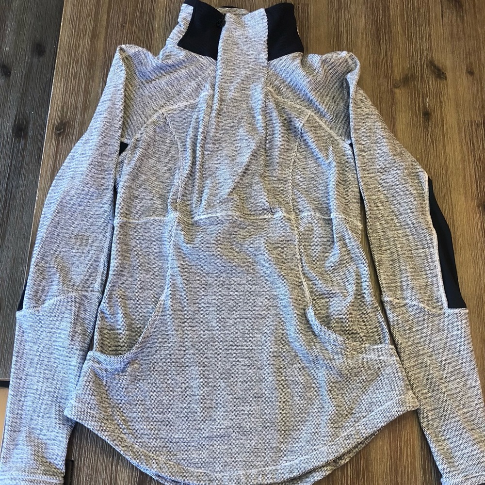Lululemon half zip long sleeve shirt